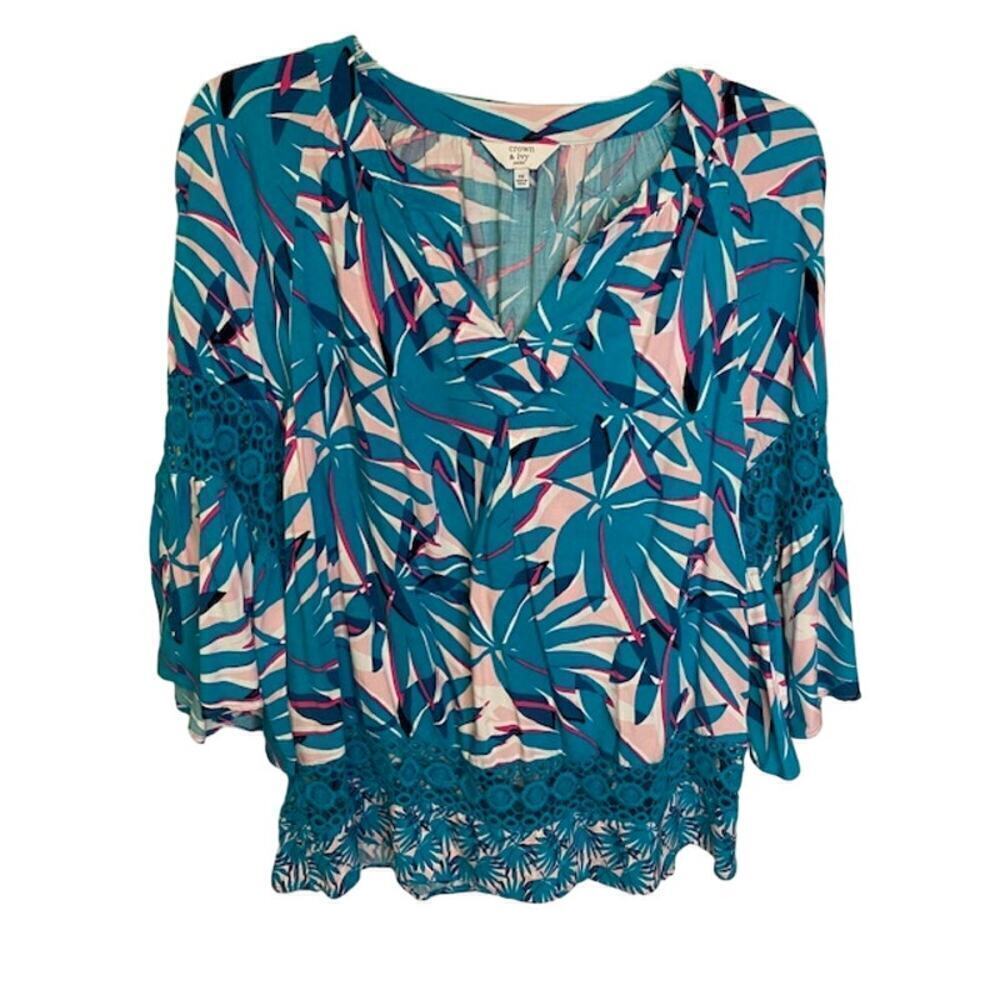 Crown‎ & Ivy ruffed & Lace sleeve top Aqua Print Size Petite Small